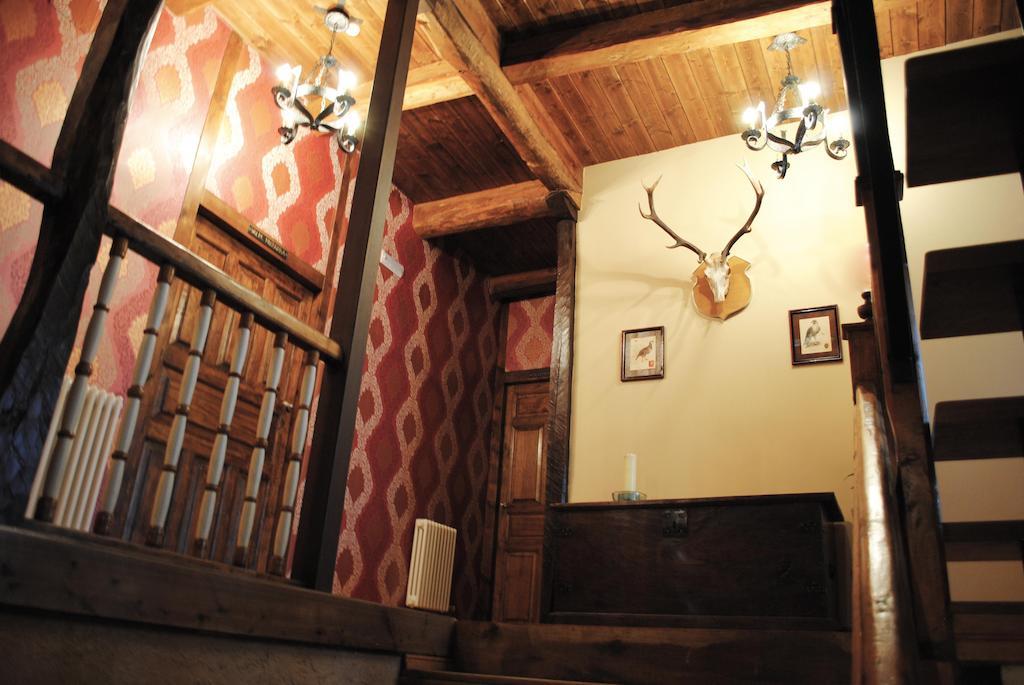 Hostal Los Oteros Pajares de los Oteros ภายนอก รูปภาพ